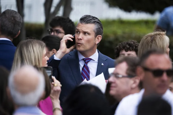 Donald Trump își exprimă SUSȚINEREA pentru secretarul Apărării, Pete Hegseth, după noile dezvăluiri privind folosirea aplicației Signal