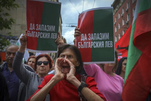 Bulgaria: Campaniile de DEZINFORMARE alimentează opoziția populației față de trecerea la euro. Concluziile analizei UE, așteptate miercuri