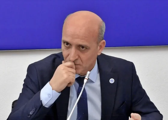 Motivele invocate oficial pentru organizarea Bacalaureat 2025 în timpul cursurilor: canicula, înscrierea la universități străine, supraaglomerarea de examene organizate de minister vara