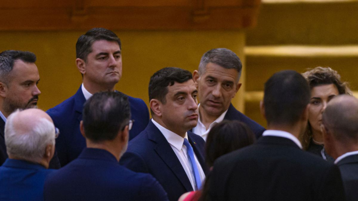 Grupul de luptători români în Ucraina îl acuză pe George Simion că a luat 15 mii de dolari de la un ofițer FSB. Întâlnirea, în Cernăuți