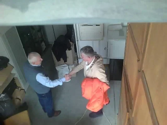 Imagini și stenograme de la întâlnirea dintre primarul din Sinaia și viceprimar / DNA susține că Vlad Oprea ar fi încălcat interdicția de a-și exercita funcția