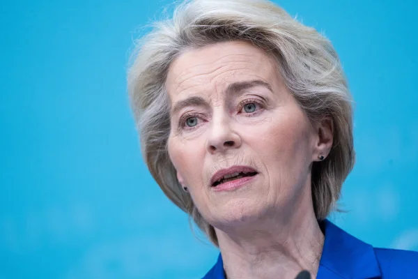 Von der Leyen anunţă că a avut o „discuţie bună” cu Trump în privința taxelor vamale: „UE şi Statele Unite au cele mai importante şi mai strânse relaţii comerciale din lume”