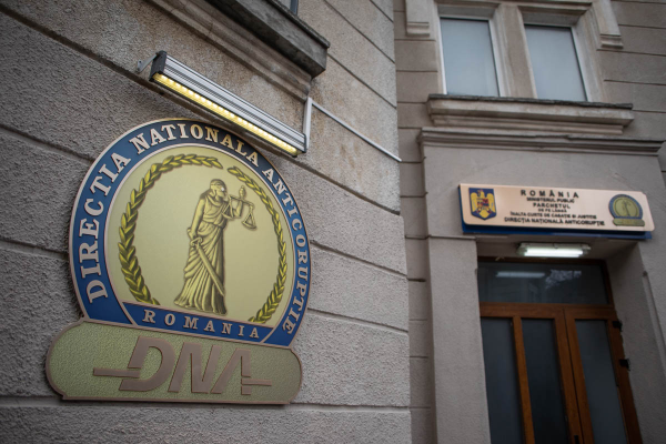 UPDATE Percheziții DNA la Spitalul Militar ”Carol Davila” și în alte locații / Șeful secției de Neurochirurgie și alți doi medici sunt acuzați că luau șpagă pentru operații, consultații și participarea la comisii de pensionare anticipată (surse)