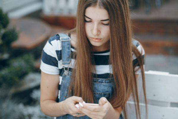 Nu le dați copiilor sub 13 ani smartphone-uri, avertizează un nou studiu