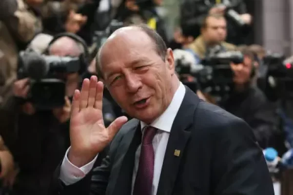 Băsescu, după ce Geoană a insinuat că e consilierul Elenei Lasconi: "O minciună. Dar dacă aș fi i-aș da câteva sfaturi"