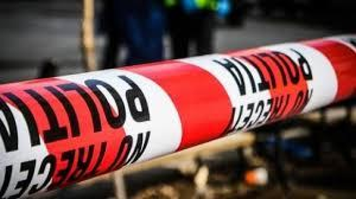 O femeie a murit după ce ar fi căzut de la etajul 7 al unui bloc