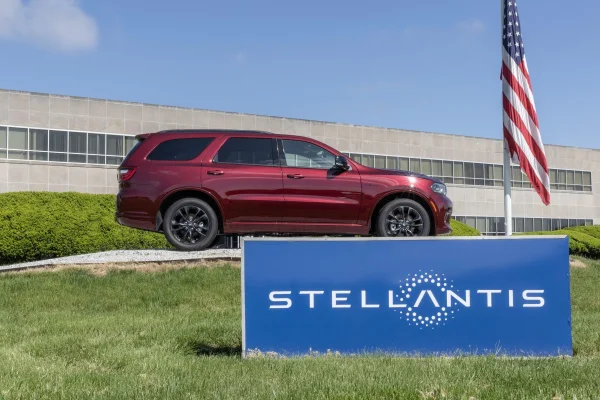 Acordul dintre Amazon şi Stellantis privind software-ul auto pentru funcții inteligente a eșuat / Proiectul ar fi rivalizat cu sistemul Android Automotive oferit de Google