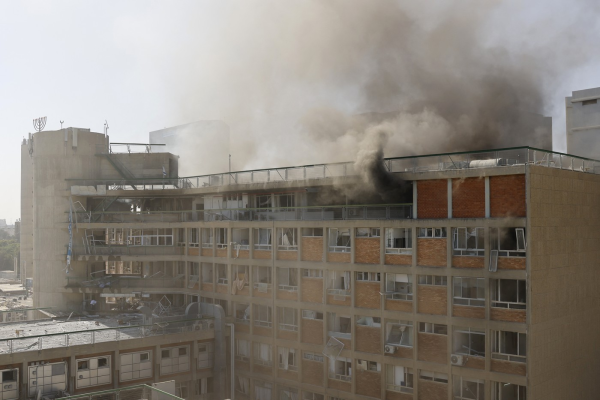 Principalul SPITAL din sudul Israelului, lovit de o rachetă iraniană. Ministru israelian: „Un act deliberat și criminal”