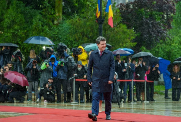 Supărare printre fanii lui Nicușor Dan: ”E ruşinos. Penibil”