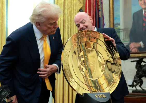 Donald Trump, surprins de trofeul Cupei Mondiale a Cluburilor! Infantino i-a arătat un detaliu inedit