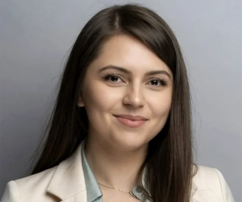 De la Poșta Română la Palatul Victoria: cine este Smărăndița Irina, noul director de Cabinet al premierului Bolojan