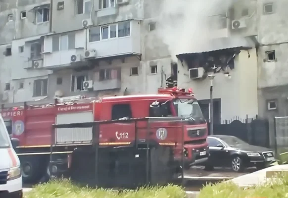 Incendiu violent într-un apartament din București: Un bebeluș a ajuns la spital