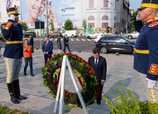 Președintele Nicușor Dan a depus o coroană de flori în memoria victimelor MINERIADEI din 13-15 iunie 1990