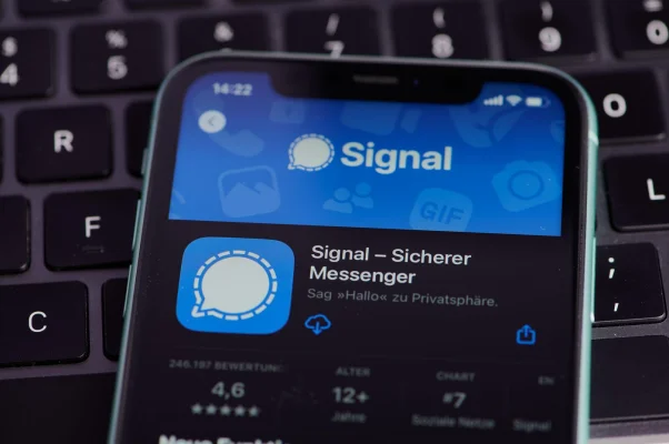 Reuters: Ce este Signal, aplicația de mesagerie folosită de echipa lui Trump pentru a discuta planuri de război