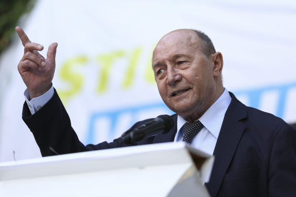 Băsescu, în vila pregătită pentru Iohannis. Pariul imobiliar al lui Ciutacu