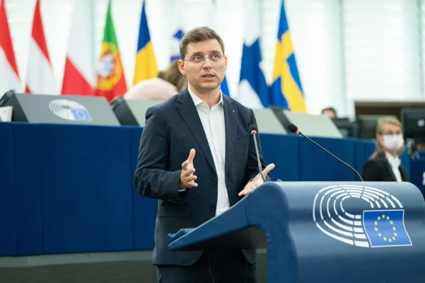 Victor Negrescu, vicepreședintele Parlamentului European, anunţă că a solicitat extinderea perioadei de implementare, cu 18 luni, a PNRR: România are nevoie de o nouă agendă europeană clară, fermă, cu rezultate