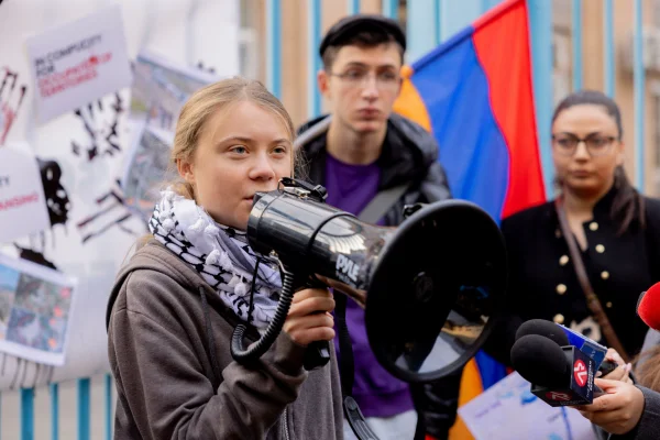 Un doctor francez acuză autoritățile israeliene de tratament abuziv asupra Gretei Thunberg