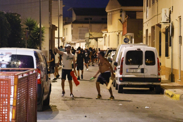 Violenţele din localitatea Torre Pacheco aprind fitilul dezinformării rasiste și instigator la ură împotriva imigranților în întreaga Spanie / Cazurile care au inflamat micul orășel de 40 de mii de locuitori și rolul rețelei ruse de dezinformare Pravda – analiză