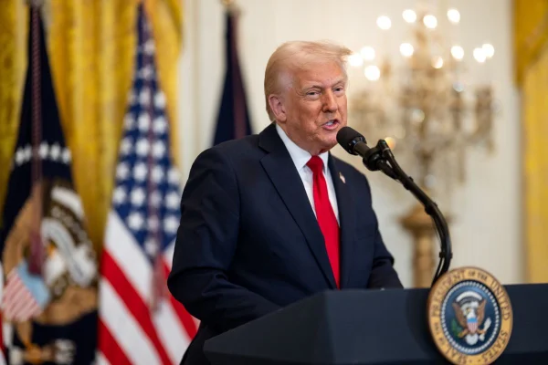 Trump îngheață tarifele punitive pentru 90 de zile, dar continuă războiul comercial cu China. Bursele încep să-și revină