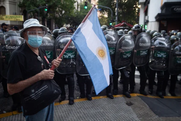 Într-un moment critic, FMI decide să acorde Argentinei un împrumut în valoare de 20 de MILIARDE de dolari