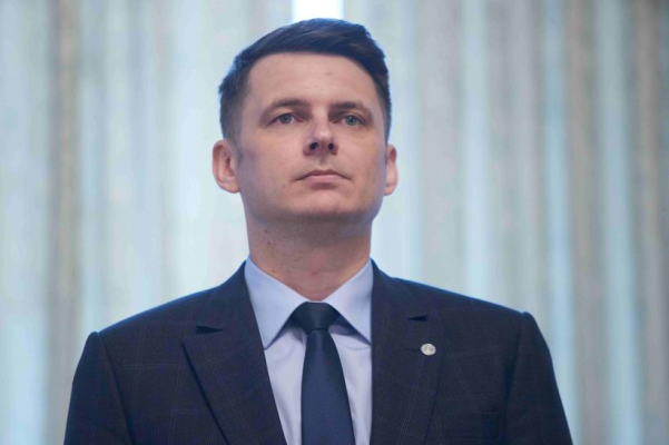 Noua supermajoritate guvernamentală scârțâie în Parlament încă din primele zile