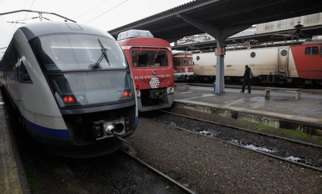 CFR anunţă întârzieri în circulaţia trenurilor din cauza lipsei de tensiune înregistrată pe distanţa Floreşti Prahova – Câmpina / Mai multe trenuri afectate