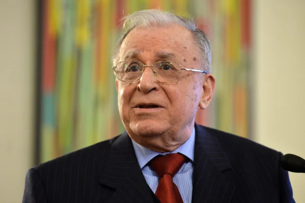 Medicii spitalului SRI au anunțat că starea lui Iliescu s-a agravat și urmează să fie operat din nou