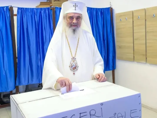 Patriarhul Daniel a votat la Școala "Ienăchiță Văcărescu" din Capitală: Un drept și o datorie