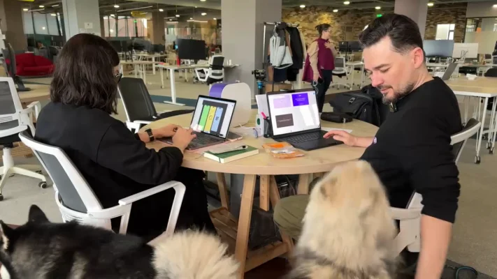 Adio birou fix: spațiile de coworking atrag tot mai mulți antreprenori și angajați