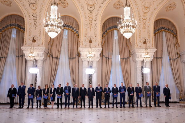 Membrii noului Guvern au depus jurământul. Ilie Bolojan a condus prima ședință la Palatul Victoria