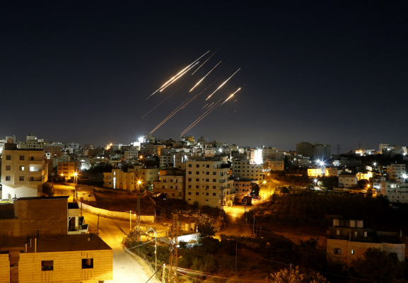 Evacuări în masă din Iran și Israel pe fondul conflictului aerian. Ce țări își retrag cetățenii