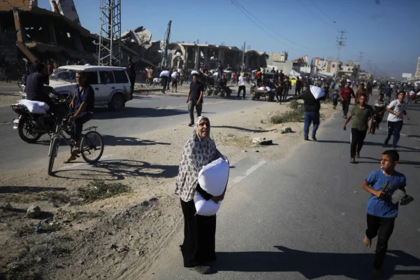 Haos și disperare în Fâșia Gaza. Palestinienii rup gardurile pentru alimente, israelienii trag focuri de avertisment