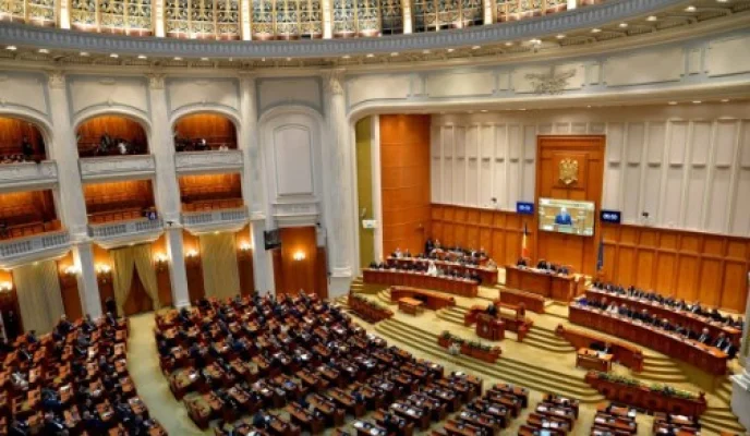 Legea pensiilor magistraților a fost votată în Camera Deputaților. Crește treptat vârsta de pensionare, de la 48 la 65 de ani, și scade valoarea pensiei acestora