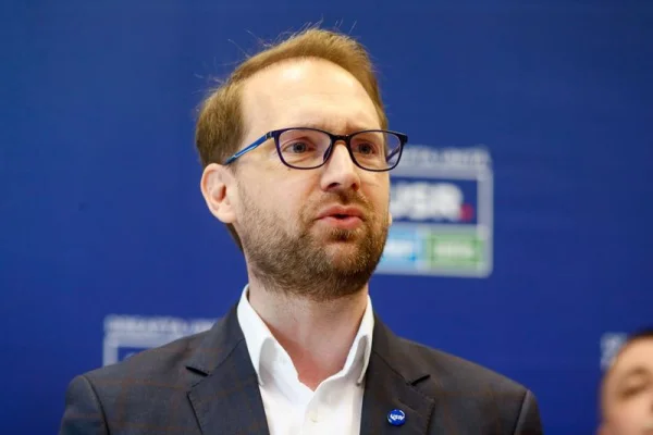 Dominic Fritz și-a anunțat colegii că va candida pentru șefia USR: „Nu voi fi un președinte mereu convenabil” / El propune ca USR să devină un partid de centru