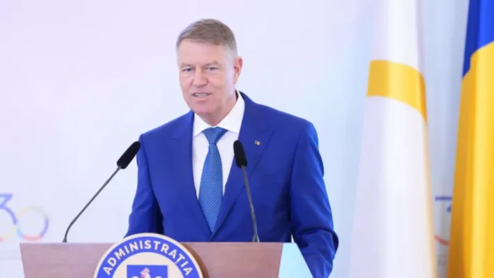 De Ziua Educației, președintele Iohannis a decorat peste 100 de unități de învățământ