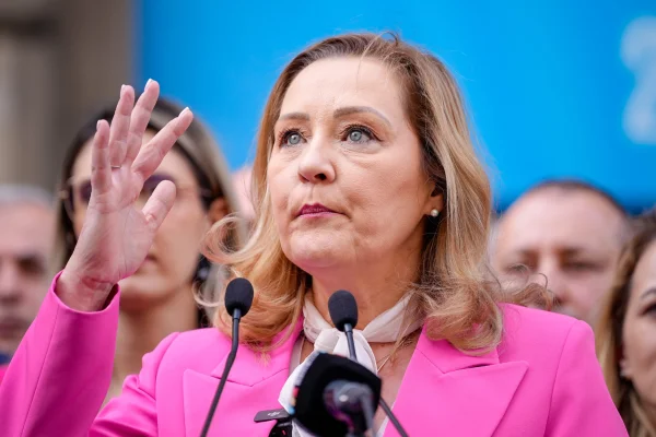 Surse: USR votează astăzi excluderea Elenei Lasconi din partid / UPDATE: Ședința s-a încheiat. Elena Lasconi rămâne în partid, dar fără bani de campanie