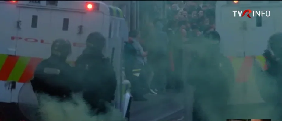 A treia noapte de violențe în Irlanda de Nord. Doi adolescenți români, acuzați de agresiune sexuală
