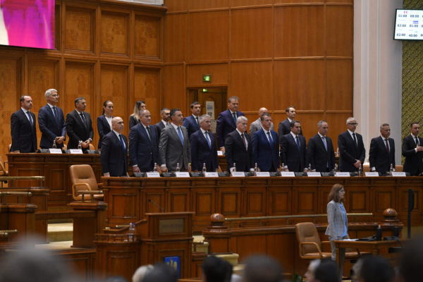 Guvernul a primit votul de învestitură a Parlamentului / Cele 16 propuneri de miniștri au primit aviz pozitiv / Bolojan: Guvernul își asumă reforme fundamentale ce vor genera performanță