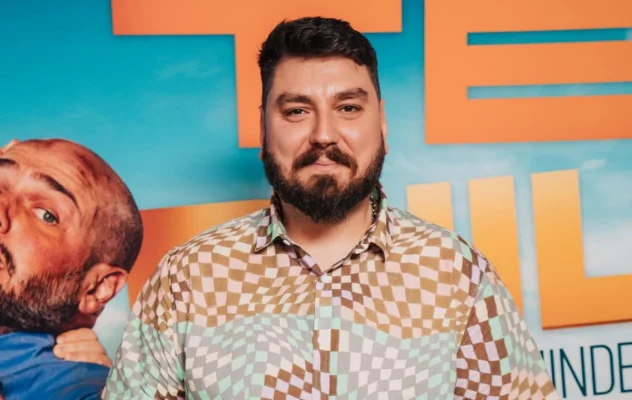 Mesajul lui Cosmin Nedelcu Micutzu înainte de dezbaterea electorală online dintre Nicușor Dan și George Simion. El o moderează: „Nu am luat absolut niciun ban”