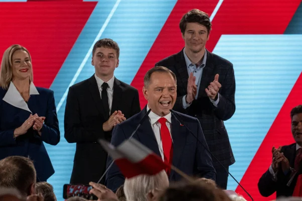 Polonia: Preşedintele ales Nawrocki promite o poziţie fermă faţă de premierul Tusk