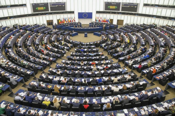 Stagii la Parlamentul European: înscrieri până pe 31 mai pentru tinerii cu studii universitare
