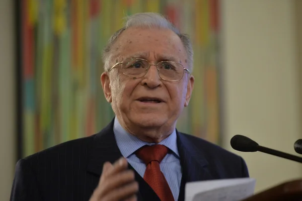 Ion Iliescu este internat la ATI la spitalul SRI – surse