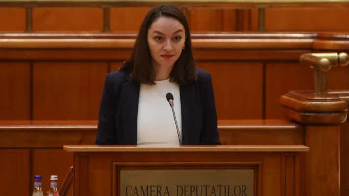 Anamaria Gavrilă a luat foc după ce organizatorii protestului Cosmopolis au amenințat că o dau afară de la protest: NU susțin!