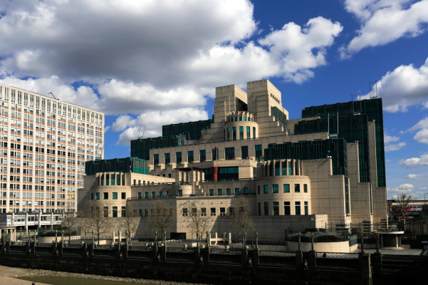Viețile a mii de afgani și identităţile a peste 100 de oficiali britanici, inclusiv membri ai forţelor speciale şi ai serviciului secret MI6, puse în pericol într-o breşă de securitate