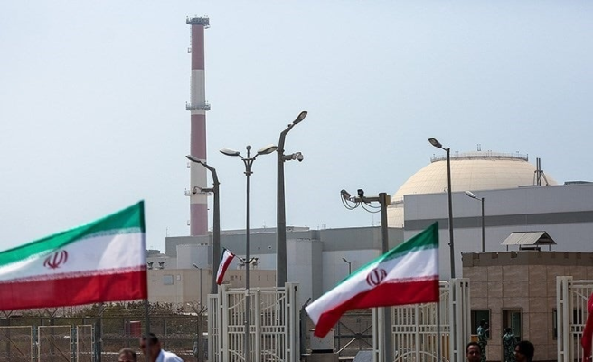 Şeful diplomaţiei iraniene va participa vineri la o reuniune cu miniştri europeni la Geneva / Franţa, Germania şi Marea Britanie vor garanții ferme că Iranul îşi va utiliza programul nuclear exclusiv în scopuri civile