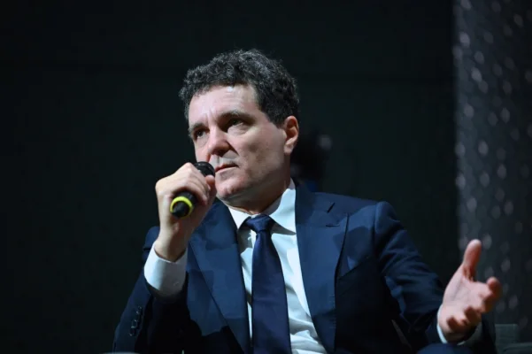 Nicușor Dan detaliază cum SRI ar putea ajuta anchetele de corupție. Spune că nu va fi ca în cazul protocoalelor din vremea lui Băsescu, când „SRI și-a depășit atribuțiile legale”