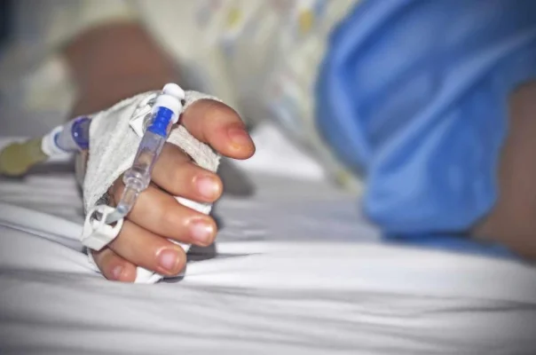 Alertă la Reșița: Elevă de 8 ani, bolnavă de meningită. Este al doilea caz înregistrat în aceeași şcoală