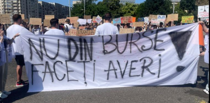„Nu din burse faceți averi!”. Elevii și studenții protestează astăzi în București