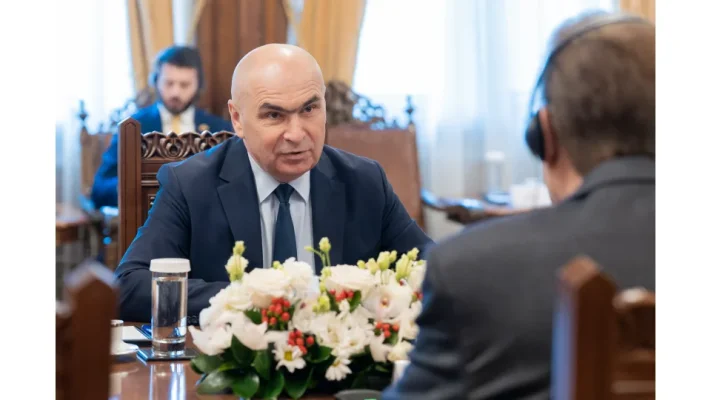 Cine e personajul cu care a sărbătorit Bolojan victoria din PNL