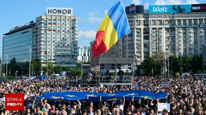 Peste 30.000 de oameni au participat la mitingul din Piața Victoriei, organizat de Nicușor Dan. La final, s-a auzit imnul UE
